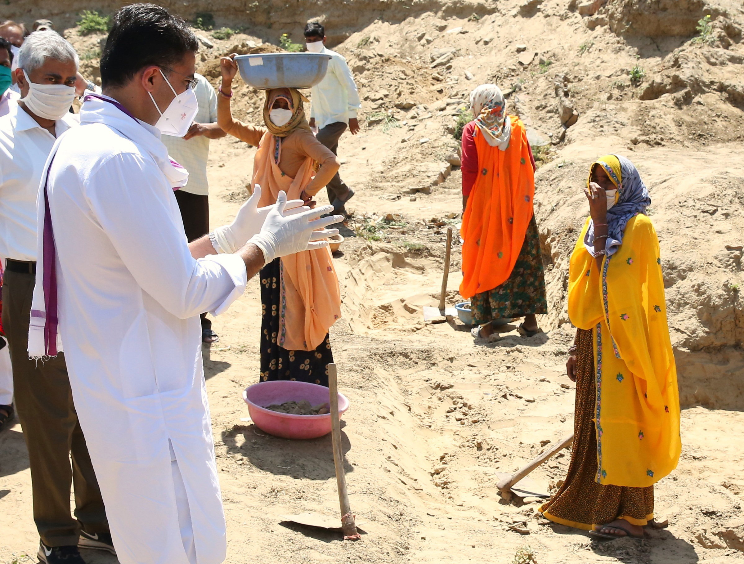 मनरेगा में व्यक्तिगत लाभ के कार्यों को दी जायेगी प्राथमिकता -उपमुख्यमंत्री चार दिन में बढ़े दस गुना श्रमिक, 62 हजार से हुए 6.08 लाख श्रमिक
