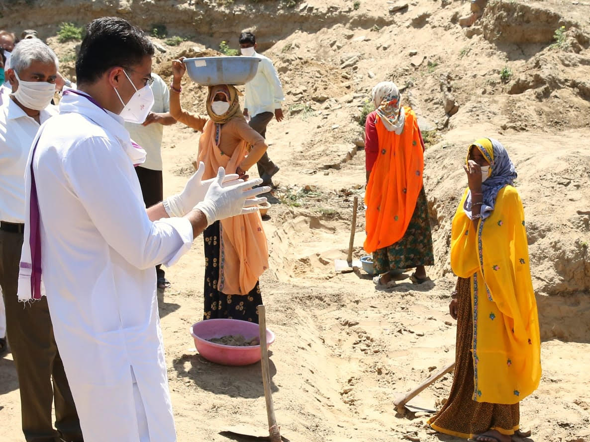 मनरेगा में व्यक्तिगत लाभ के कार्यों को दी जायेगी प्राथमिकता -उपमुख्यमंत्री चार दिन में बढ़े दस गुना श्रमिक, 62 हजार से हुए 6.08 लाख श्रमिक